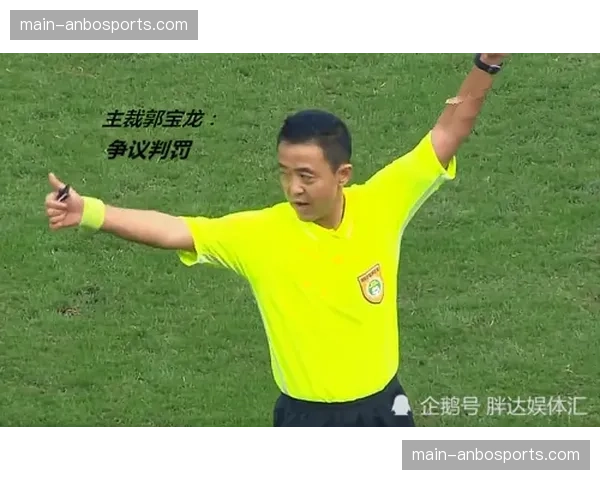 攻防转换瞬间身体接触判罚尺度,直接影响比赛结果走向 攻防转换瞬间身体接触判罚尺度,直接影响比赛结果走向