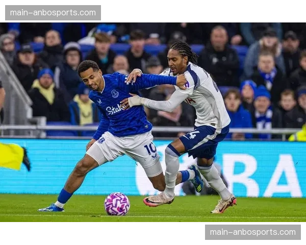 埃弗顿5-4-1铁血防守阵型奏效，主场对阵切尔西心理占优